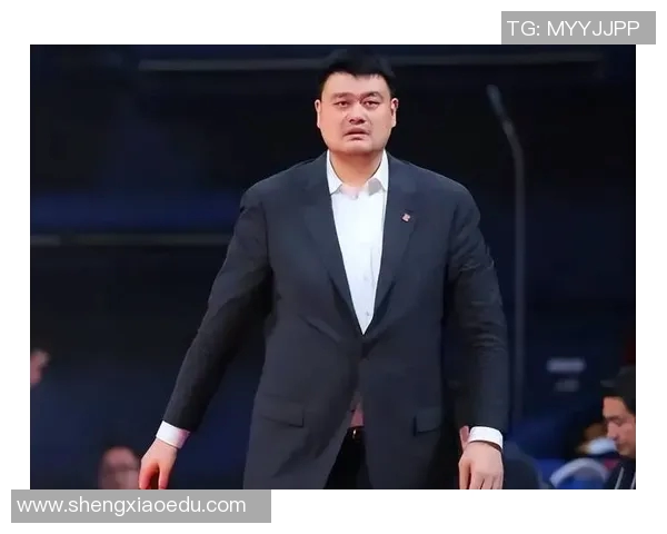 姚明对手在比赛中如何应对他的强大身影与技巧的反应分析