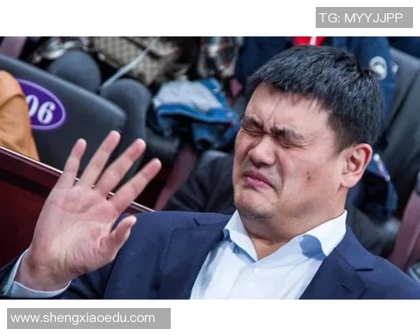 姚明赛场奋战瞬间擦汗图展现运动员拼搏精神与不屈意志 姚明赛场奋战瞬间擦汗图展现运动员拼搏精神与不屈意志